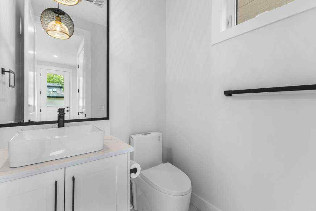 MLS® A2235233 - 1528 18th Avenue NW in Capitol Hill Calgary, Residential