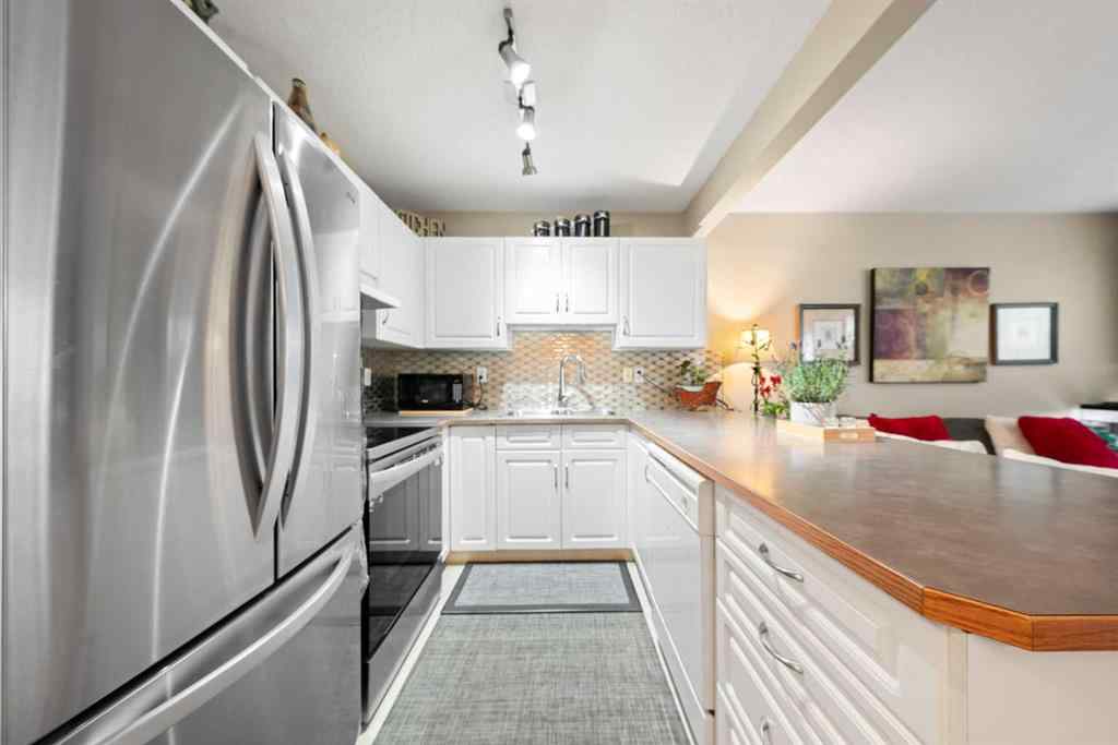 MLS® A2235287 - 82 Everstone Place SW in Evergreen Calgary, Residential