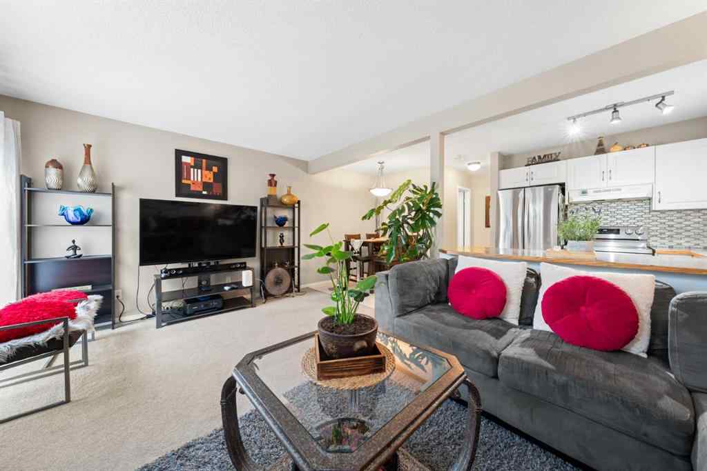 MLS® A2235287 - 82 Everstone Place SW in Evergreen Calgary, Residential