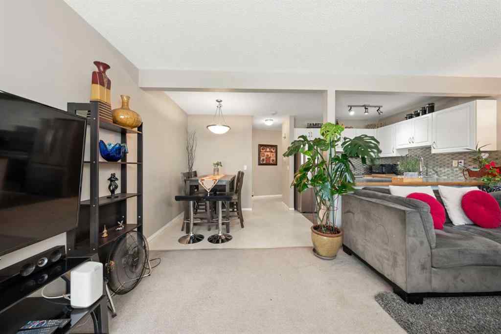 MLS® A2235287 - 82 Everstone Place SW in Evergreen Calgary, Residential