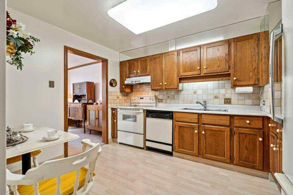 MLS® A2235337 - Unit #303 330 26 Avenue SW in Mission Calgary, Residential