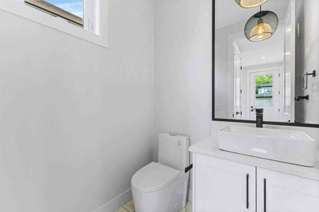 MLS® A2235357 - 1526 18th Avenue NW in Capitol Hill Calgary, Residential