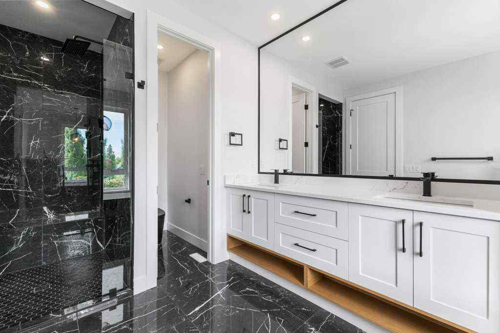 MLS® A2235357 - 1526 18th Avenue NW in Capitol Hill Calgary, Residential