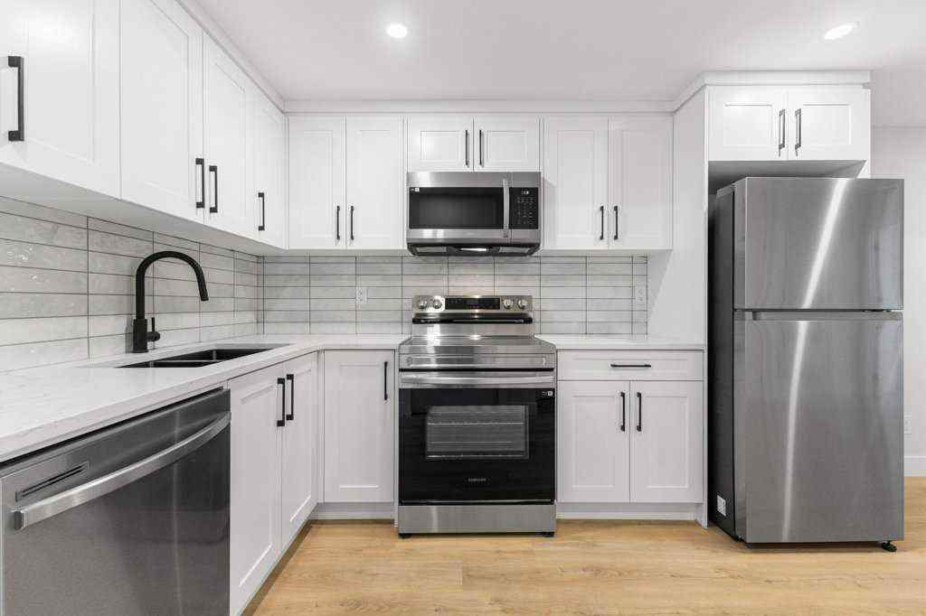 MLS® A2235357 - 1526 18th Avenue NW in Capitol Hill Calgary, Residential