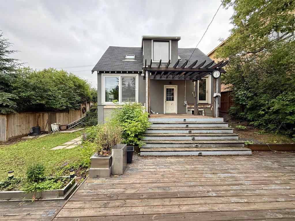 MLS® A2235360 - 1918 17 Avenue SW in Scarboro Calgary, Residential
