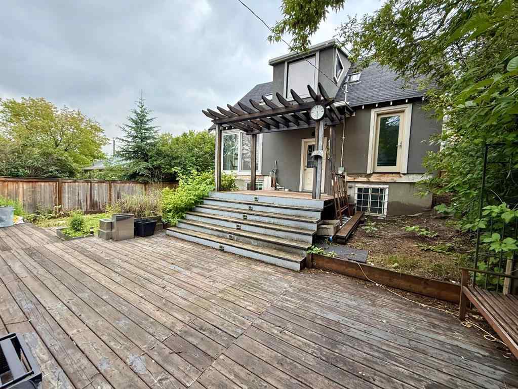 MLS® A2235360 - 1918 17 Avenue SW in Scarboro Calgary, Residential