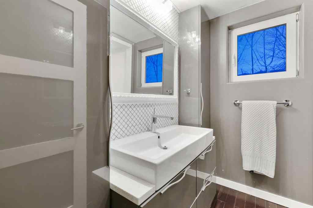 MLS® A2235360 - 1918 17 Avenue SW in Scarboro Calgary, Residential