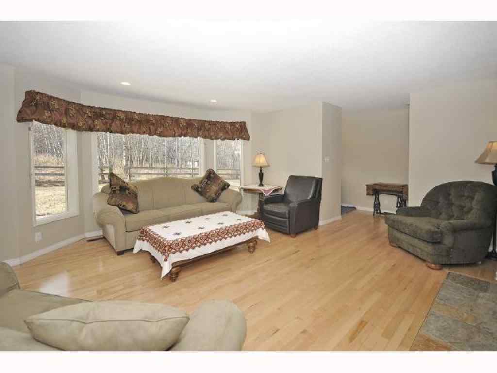 MLS® A2235378 - 2758 85 Street SW in Springbank Hill Calgary, Residential