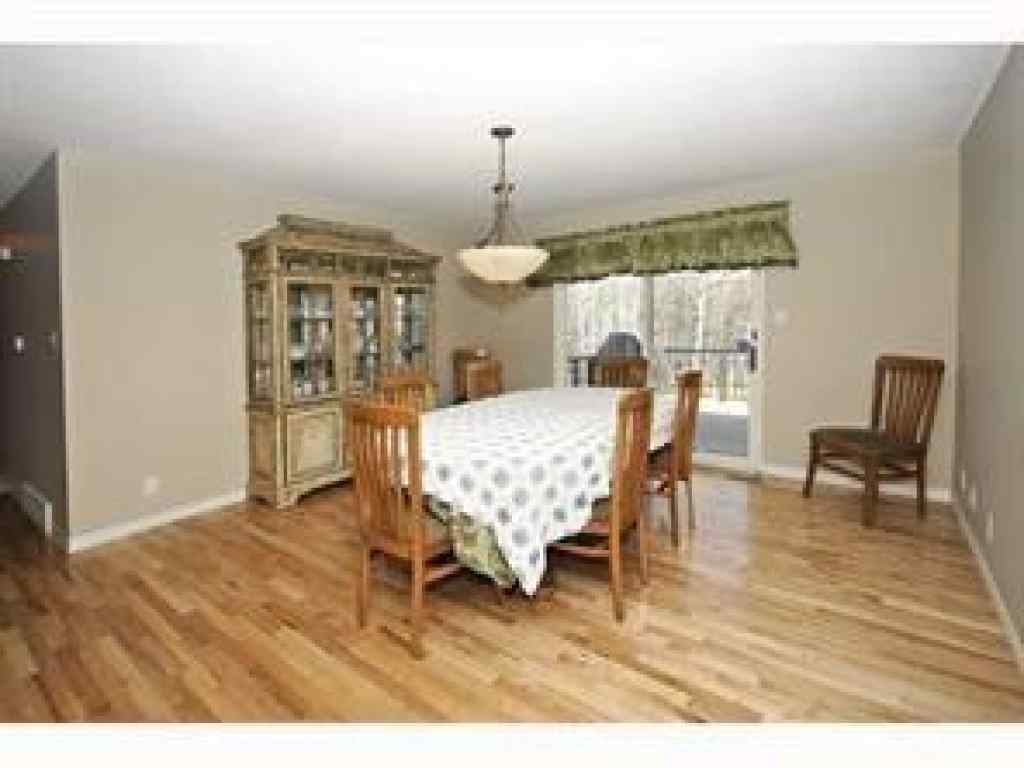 MLS® A2235378 - 2758 85 Street SW in Springbank Hill Calgary, Residential