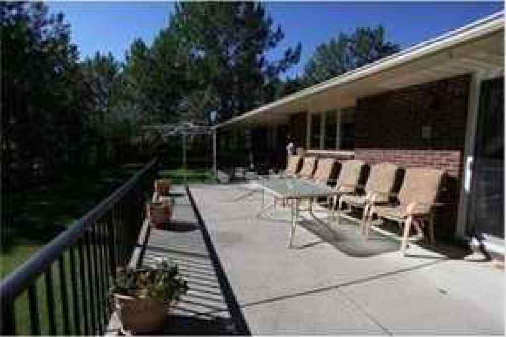 MLS® A2235378 - 2758 85 Street SW in Springbank Hill Calgary, Residential