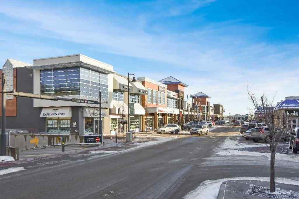 MLS® A2235378 - 2758 85 Street SW in Springbank Hill Calgary, Residential