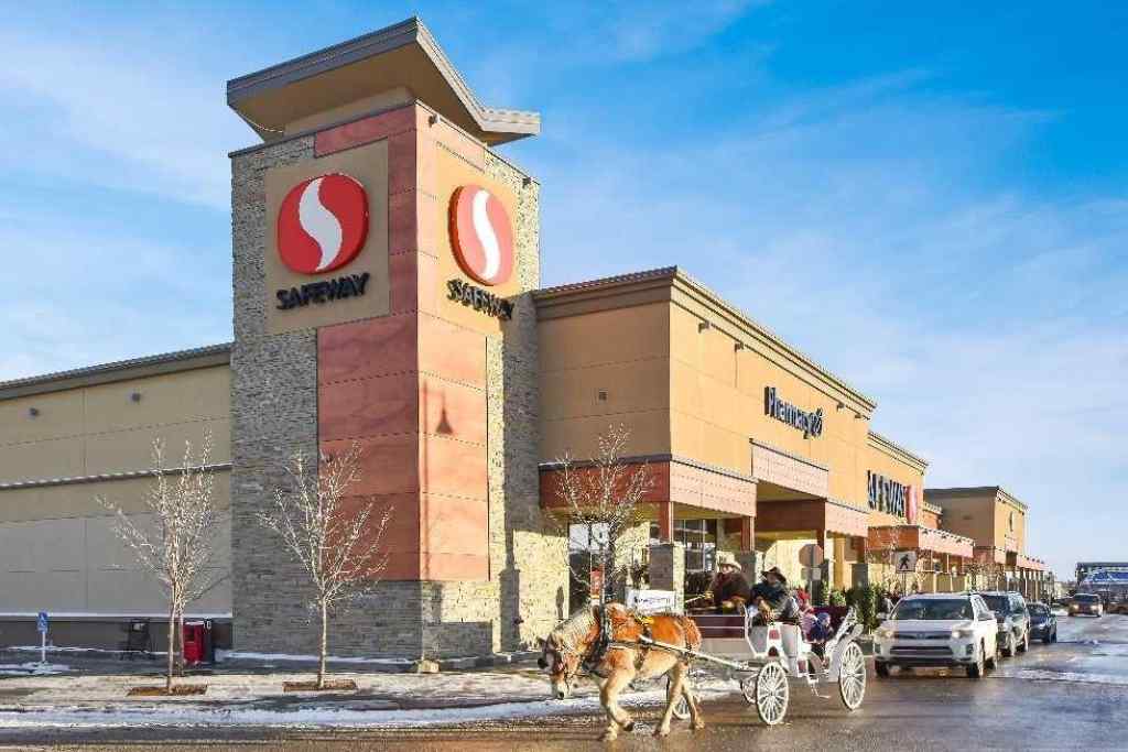 MLS® A2235378 - 2758 85 Street SW in Springbank Hill Calgary, Residential