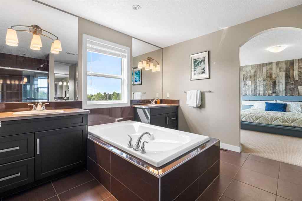 MLS® A2235404 - 156 Rainbow Falls Manor  in Rainbow Falls Chestermere, Residential