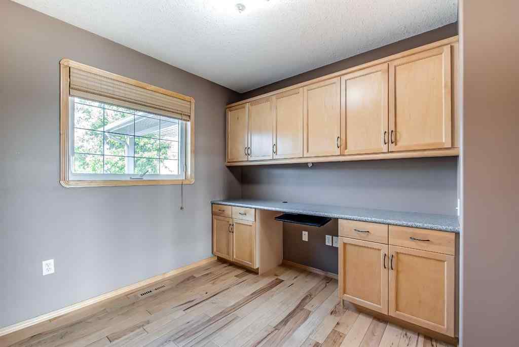 MLS® A2235443 - 87 Sunrise Road SW in SW Southridge Medicine Hat, Residential