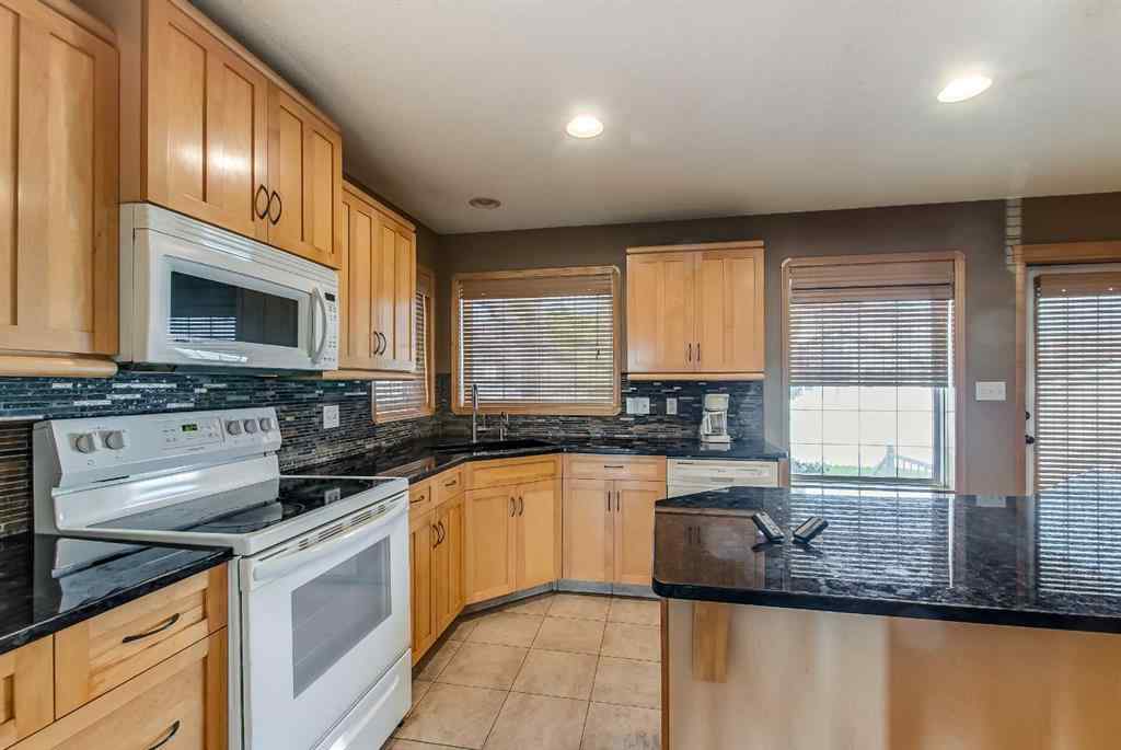 MLS® A2235443 - 87 Sunrise Road SW in SW Southridge Medicine Hat, Residential
