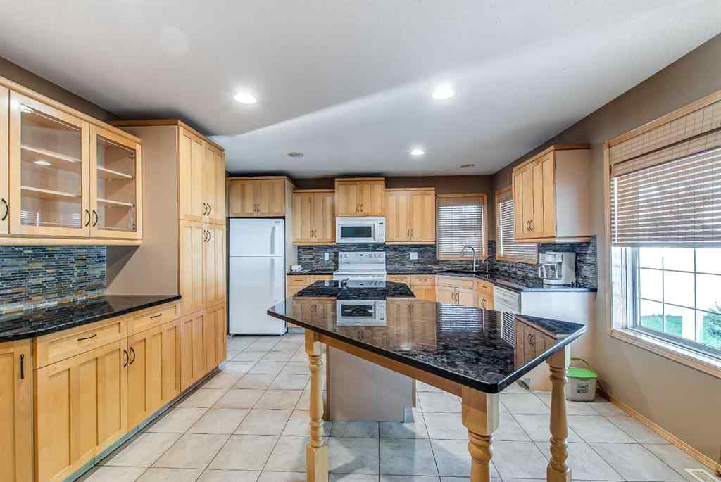 MLS® A2235443 - 87 Sunrise Road SW in SW Southridge Medicine Hat, Residential