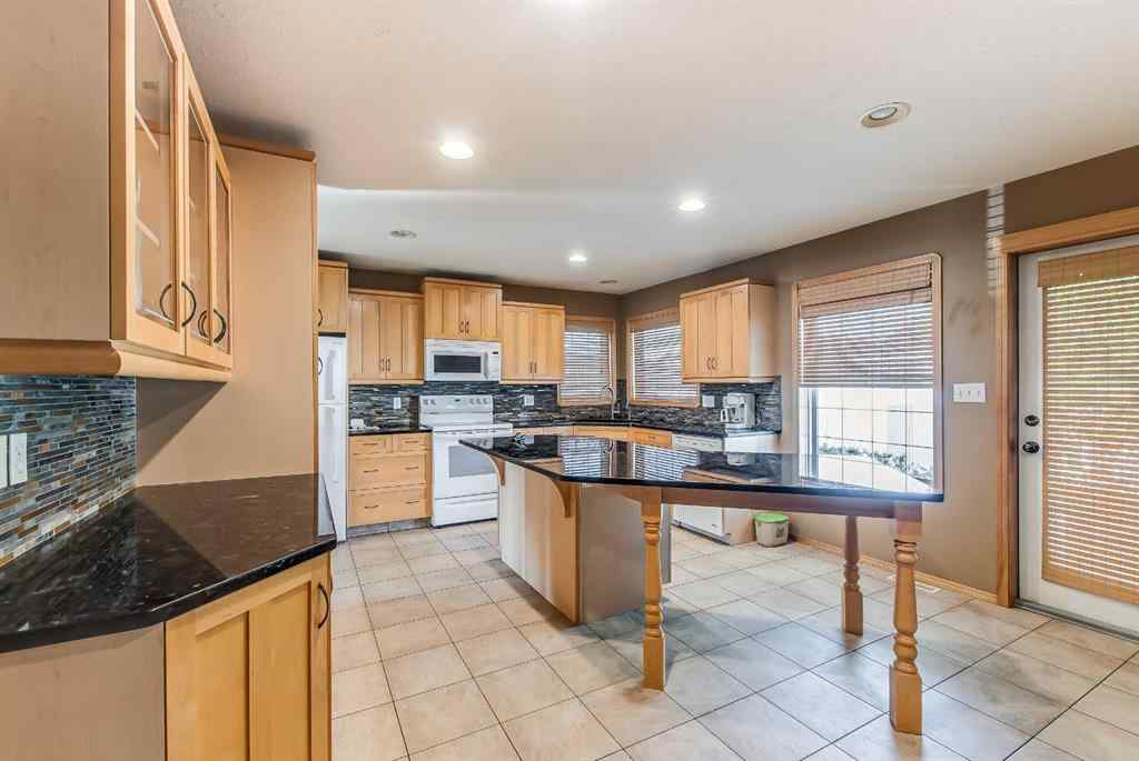 MLS® A2235443 - 87 Sunrise Road SW in SW Southridge Medicine Hat, Residential