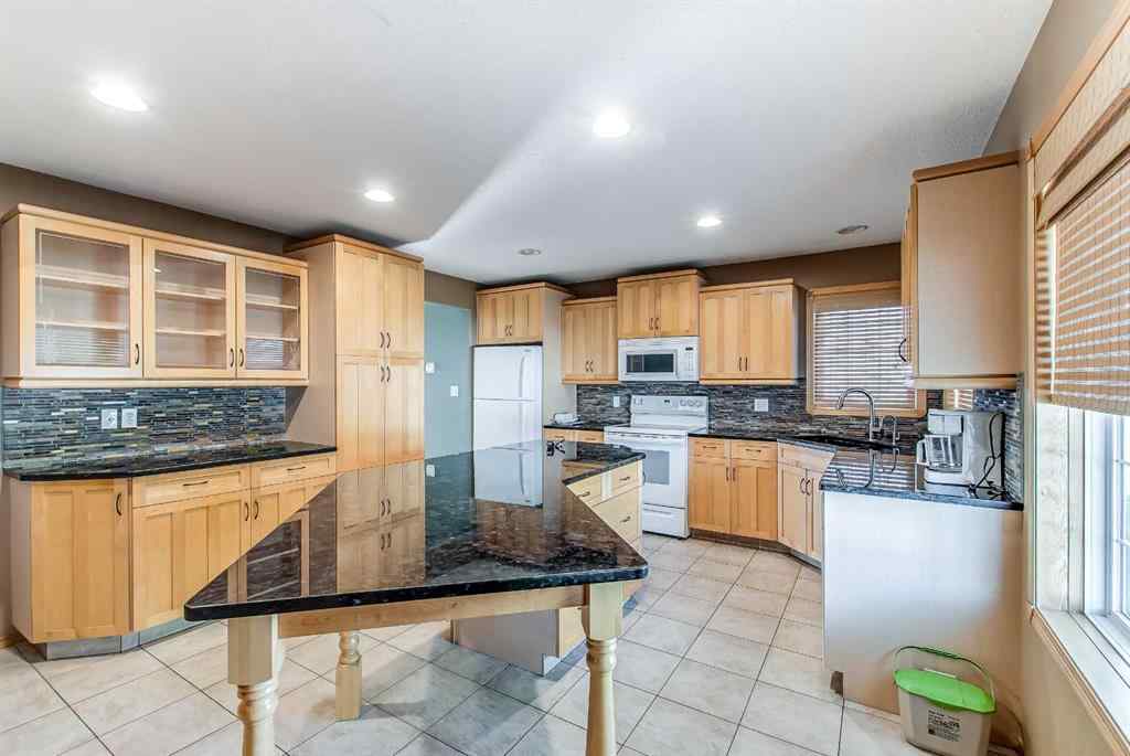MLS® A2235443 - 87 Sunrise Road SW in SW Southridge Medicine Hat, Residential