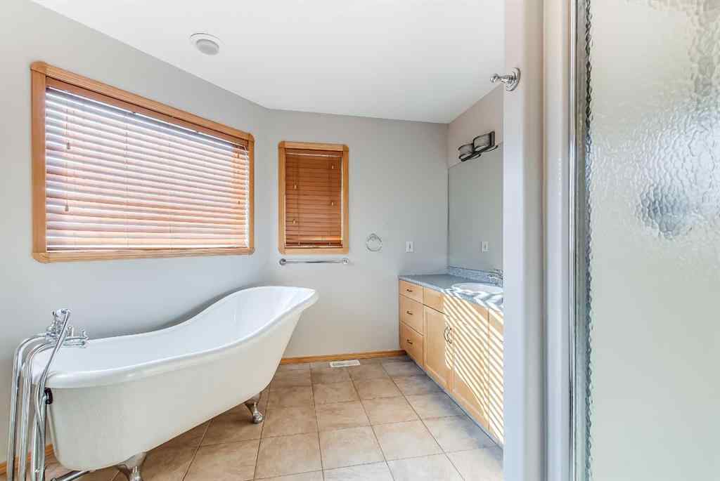 MLS® A2235443 - 87 Sunrise Road SW in SW Southridge Medicine Hat, Residential