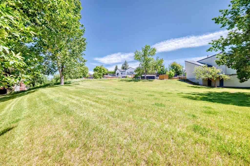 MLS® A2235477 - Unit #209 1540 29 Street NW in St Andrews Heights Calgary, Residential
