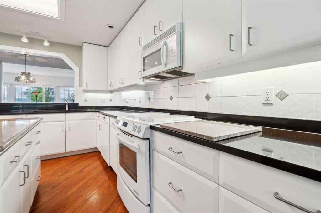 MLS® A2235491 - Unit #18 3203 Rideau Place SW in Rideau Park Calgary, Residential