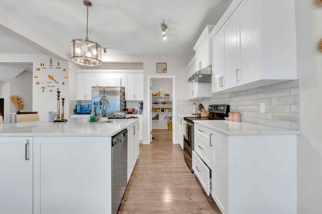 MLS® A2235566 - 165 Kingsbury Close SE in Kings Heights Airdrie, Residential