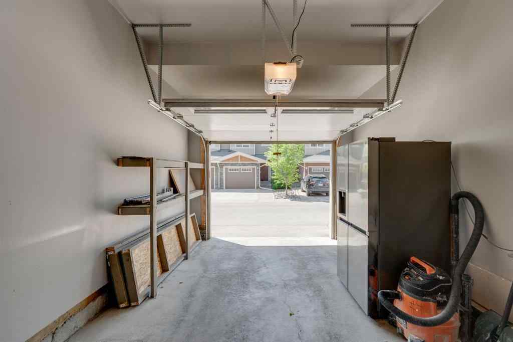 MLS® A2235595 - 78 West Coach Manor SW in West Springs Calgary, Residential