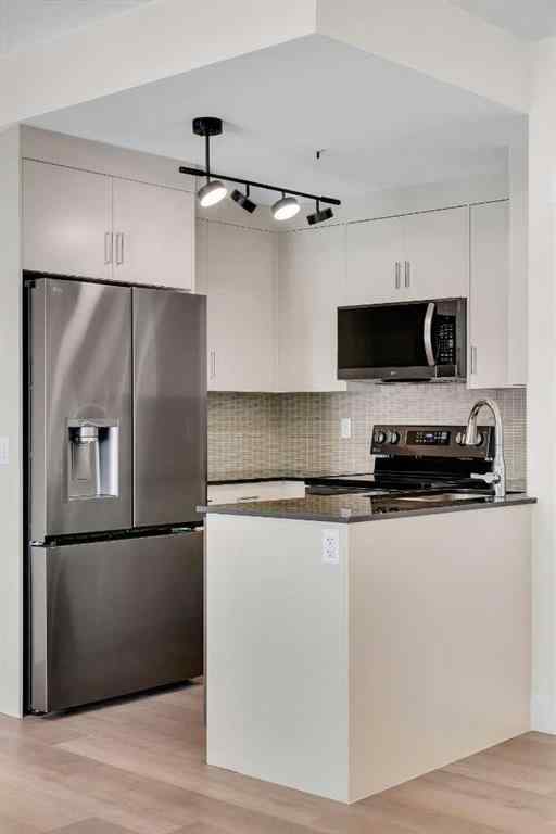 MLS® A2235595 - 78 West Coach Manor SW in West Springs Calgary, Residential