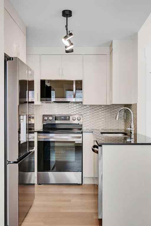 MLS® A2235595 - 78 West Coach Manor SW in West Springs Calgary, Residential