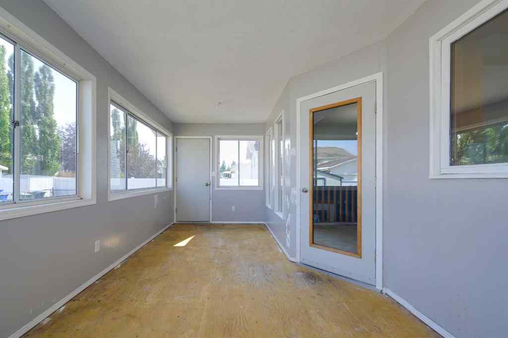 MLS® A2235623 - 174 Donnelly Crescent  in Deer Park Village Red Deer, Residential