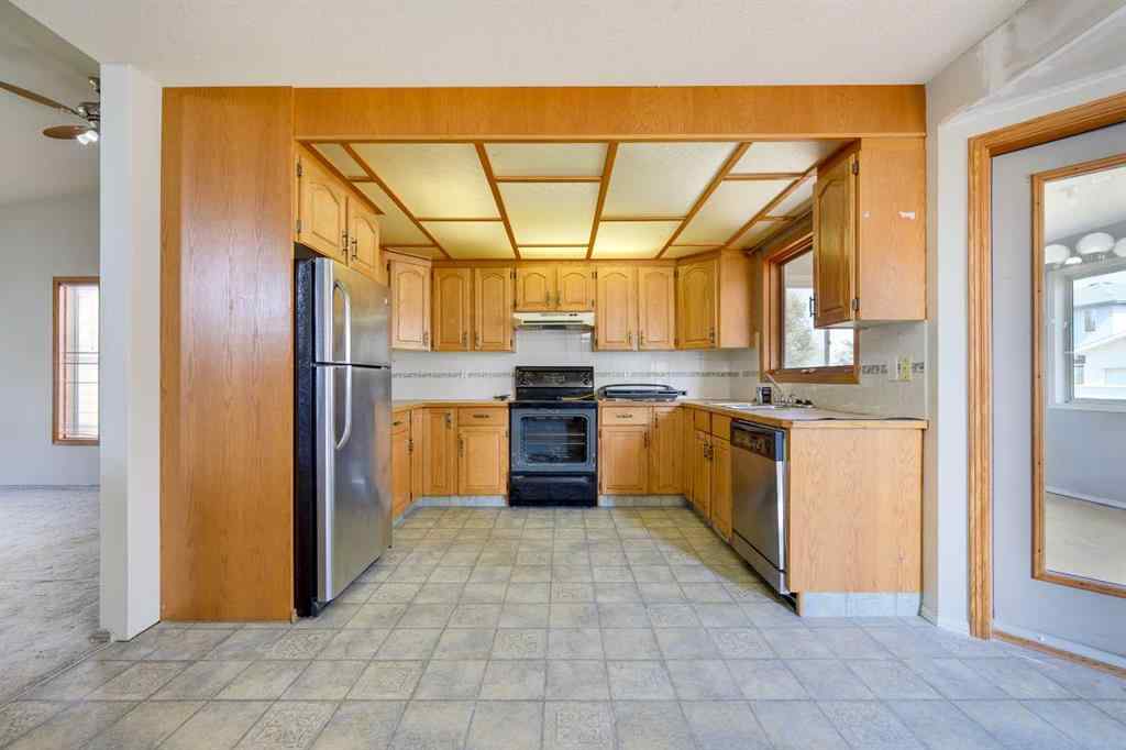 MLS® A2235623 - 174 Donnelly Crescent  in Deer Park Village Red Deer, Residential