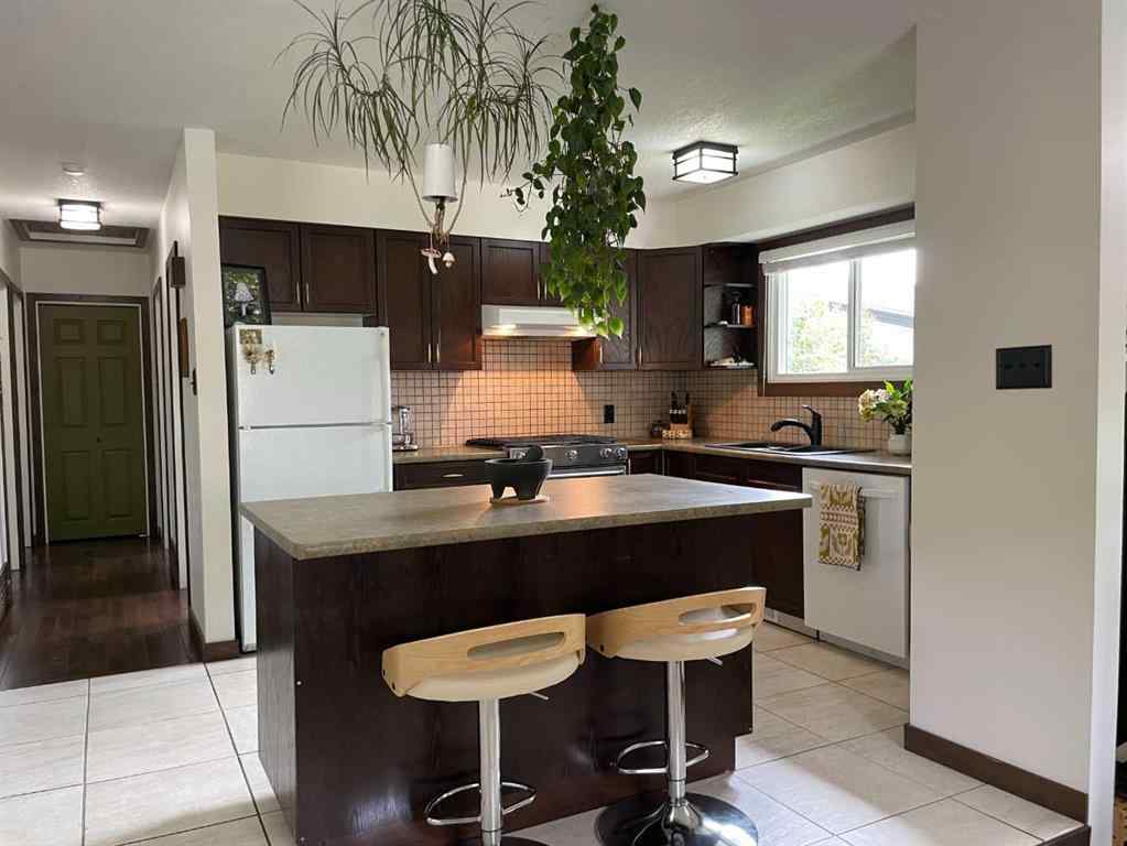 MLS® A2235628 - 10404 116 Street  in NONE Fairview, Residential