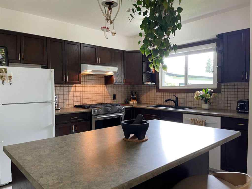 MLS® A2235628 - 10404 116 Street  in NONE Fairview, Residential