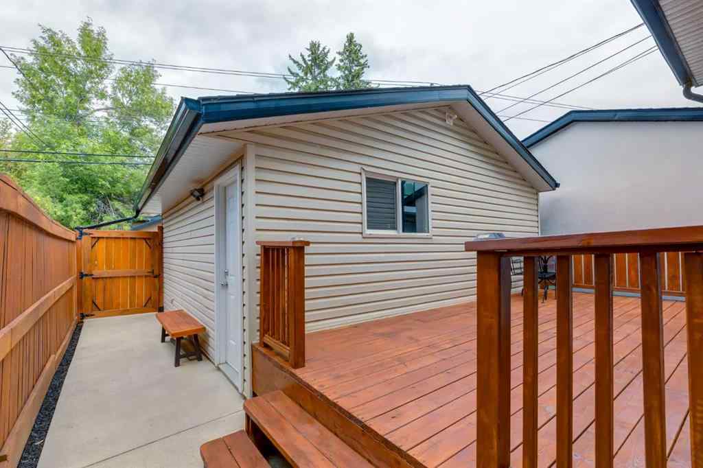 MLS® A2235784 - 2834 Parkdale Boulevard NW in West Hillhurst Calgary, Residential