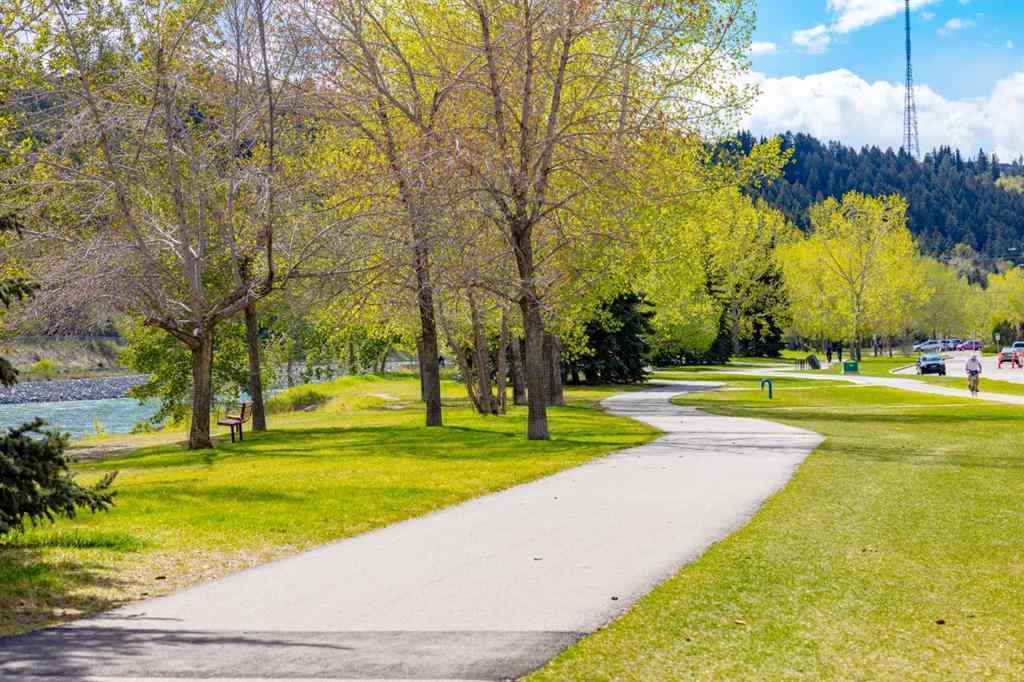 MLS® A2235784 - 2834 Parkdale Boulevard NW in West Hillhurst Calgary, Residential