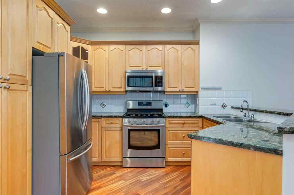 MLS® A2235784 - 2834 Parkdale Boulevard NW in West Hillhurst Calgary, Residential