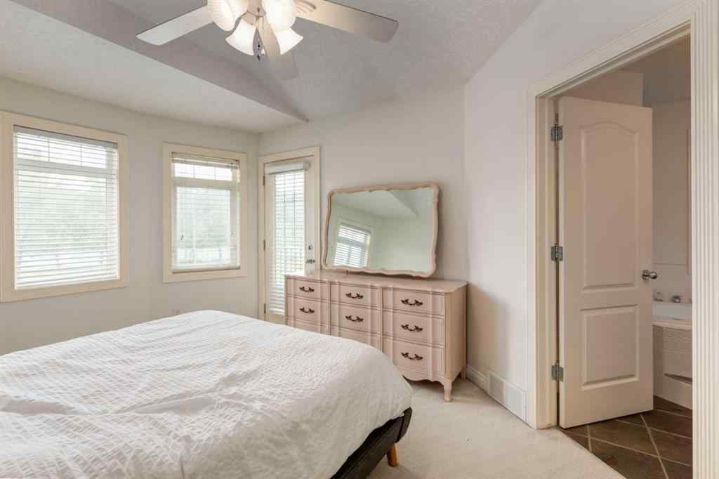 MLS® A2235784 - 2834 Parkdale Boulevard NW in West Hillhurst Calgary, Residential