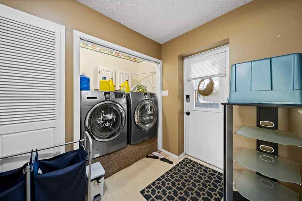MLS® A2235798 - 3411 51A Avenue  in Southwest Innisfail Innisfail, Residential