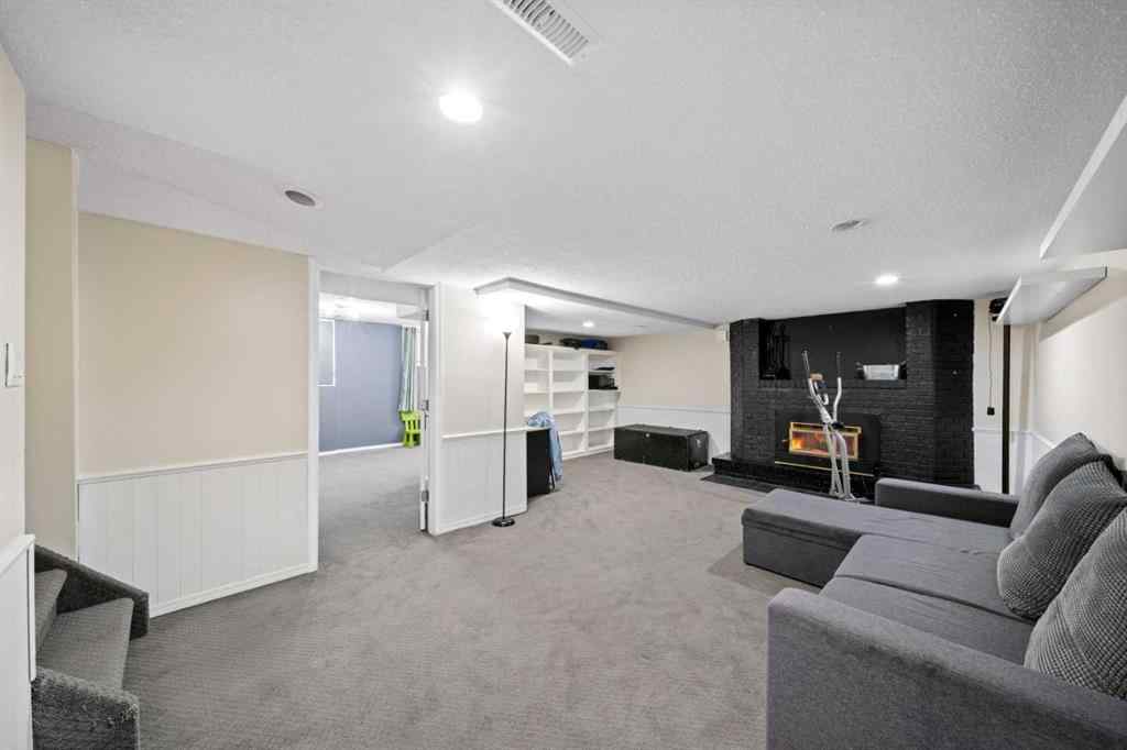 MLS® A2235798 - 3411 51A Avenue  in Southwest Innisfail Innisfail, Residential