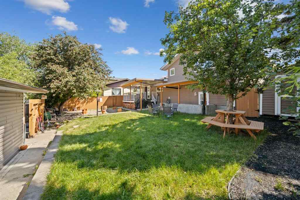 MLS® A2235798 - 3411 51A Avenue  in Southwest Innisfail Innisfail, Residential
