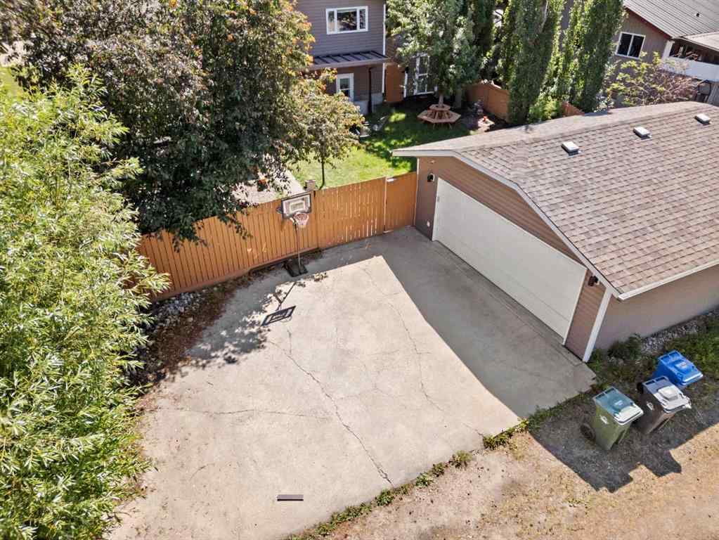 MLS® A2235798 - 3411 51A Avenue  in Southwest Innisfail Innisfail, Residential