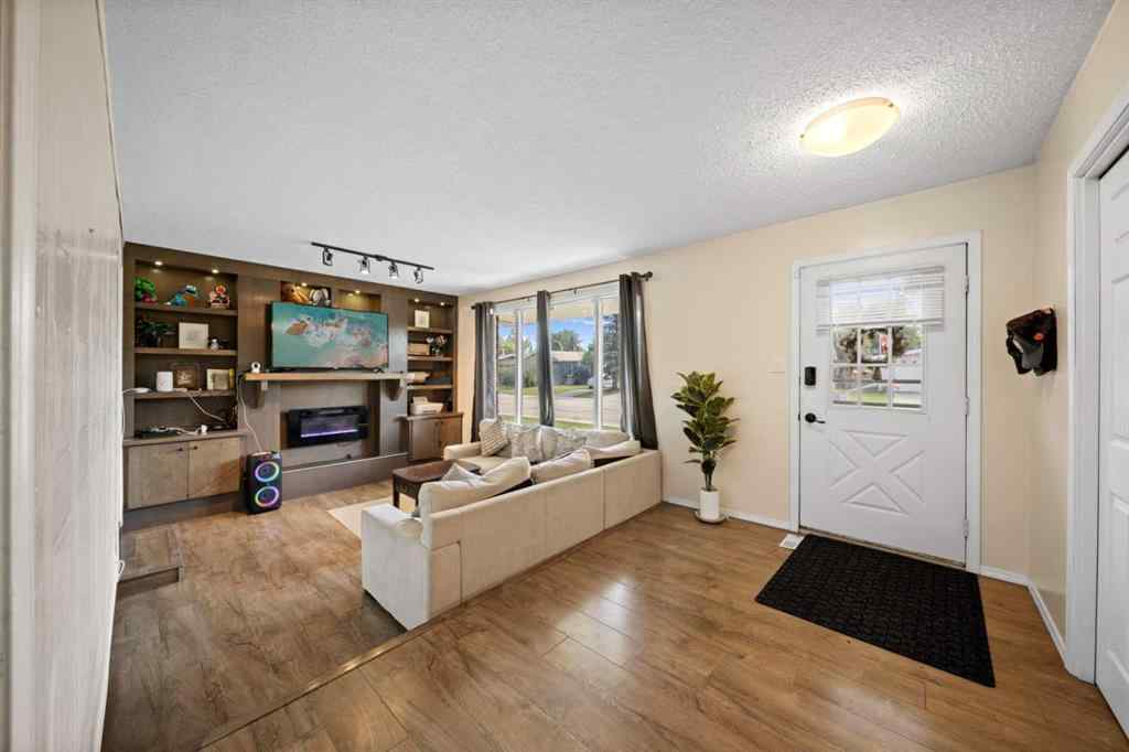MLS® A2235798 - 3411 51A Avenue  in Southwest Innisfail Innisfail, Residential
