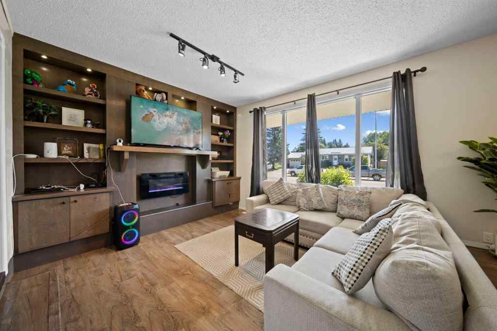 MLS® A2235798 - 3411 51A Avenue  in Southwest Innisfail Innisfail, Residential