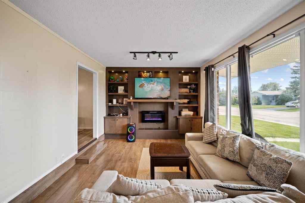 MLS® A2235798 - 3411 51A Avenue  in Southwest Innisfail Innisfail, Residential