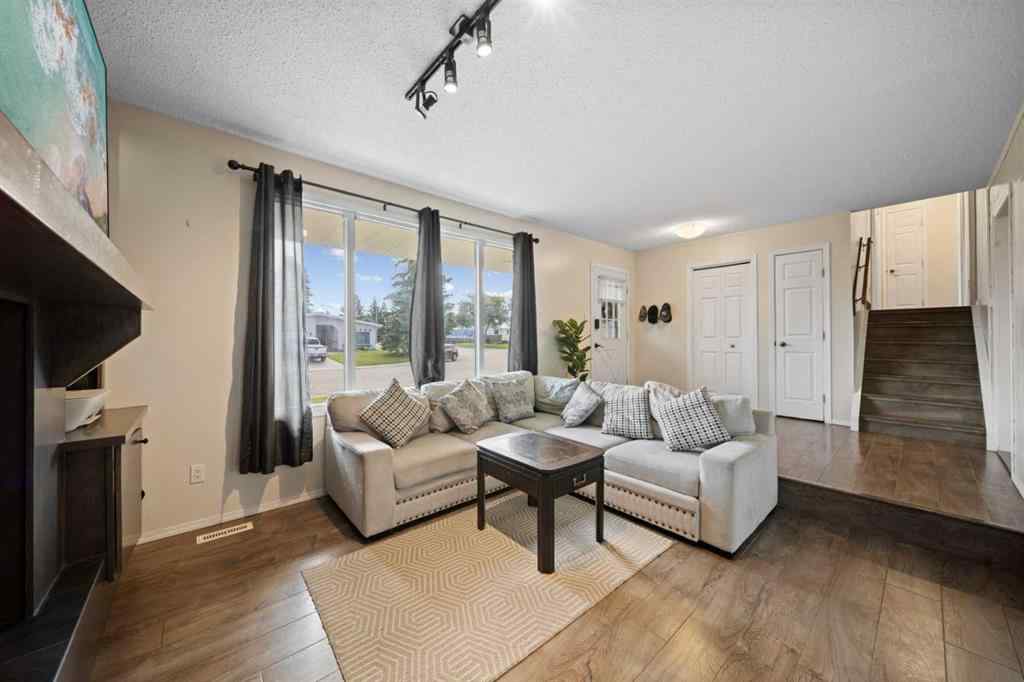 MLS® A2235798 - 3411 51A Avenue  in Southwest Innisfail Innisfail, Residential