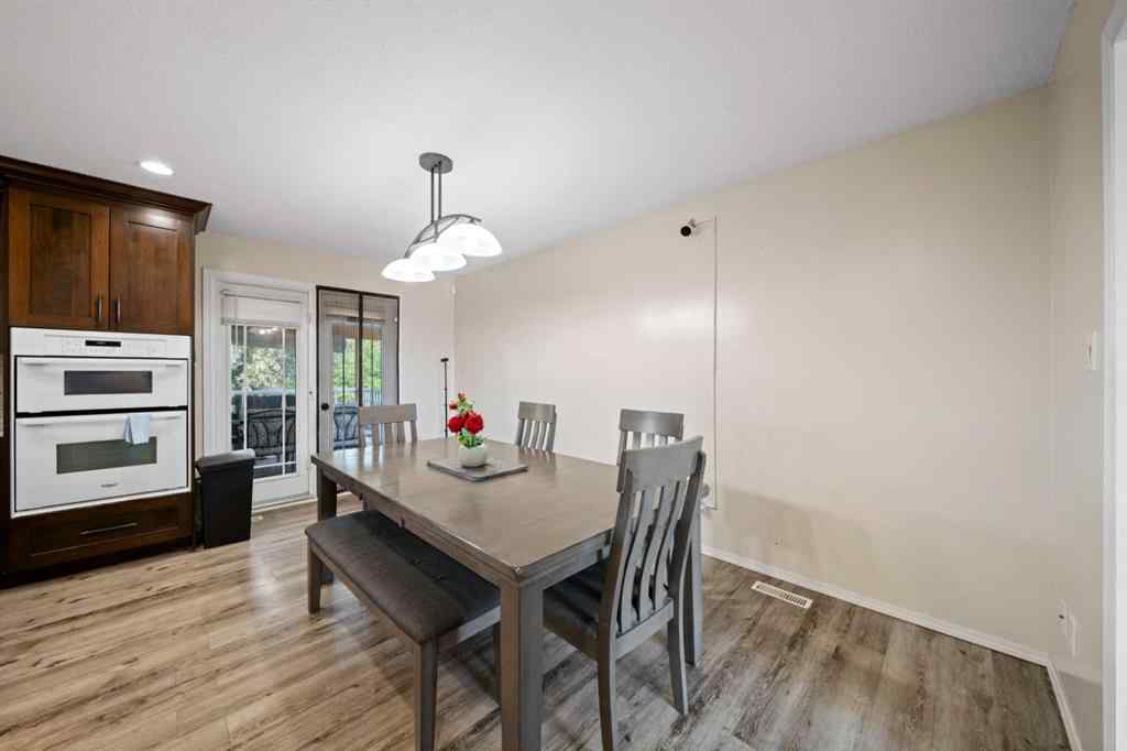 MLS® A2235798 - 3411 51A Avenue  in Southwest Innisfail Innisfail, Residential