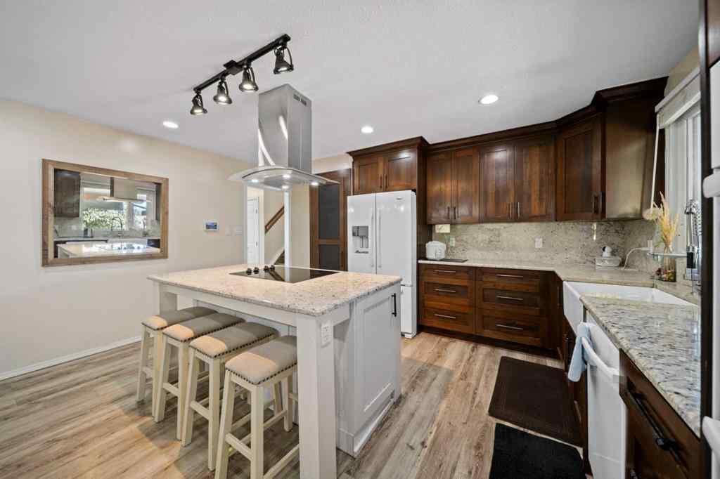 MLS® A2235798 - 3411 51A Avenue  in Southwest Innisfail Innisfail, Residential