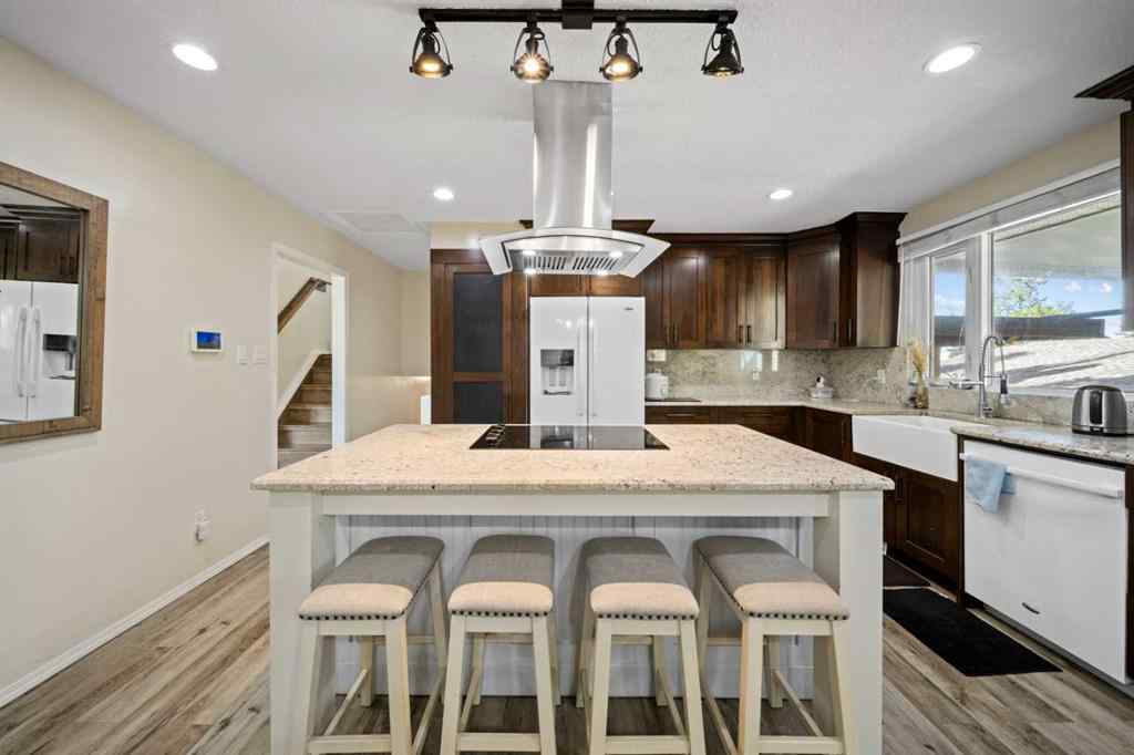 MLS® A2235798 - 3411 51A Avenue  in Southwest Innisfail Innisfail, Residential