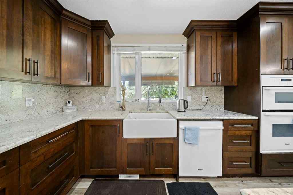 MLS® A2235798 - 3411 51A Avenue  in Southwest Innisfail Innisfail, Residential