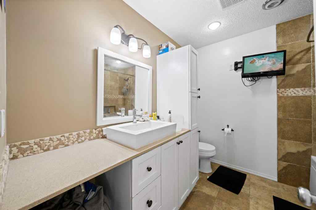 MLS® A2235798 - 3411 51A Avenue  in Southwest Innisfail Innisfail, Residential